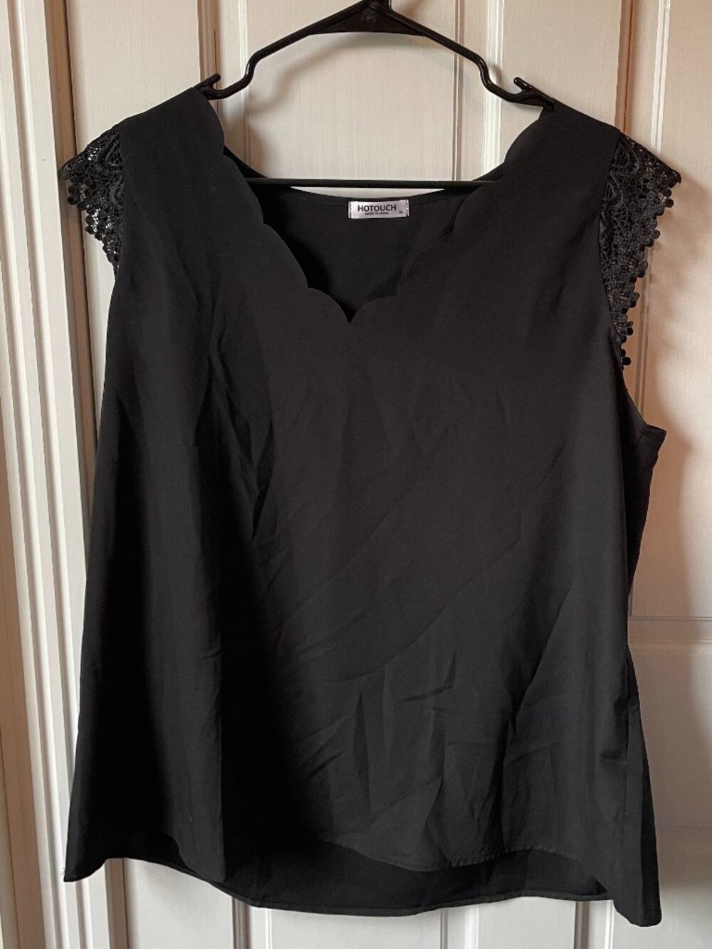 Hotouch black tank with accent sleeve XL